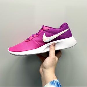NEW Nike Tanjun Shoes